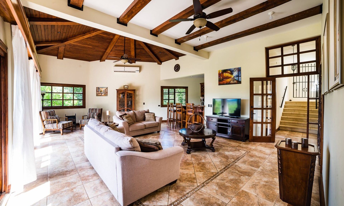 Coco House | Beautiful 4BR home great for a family