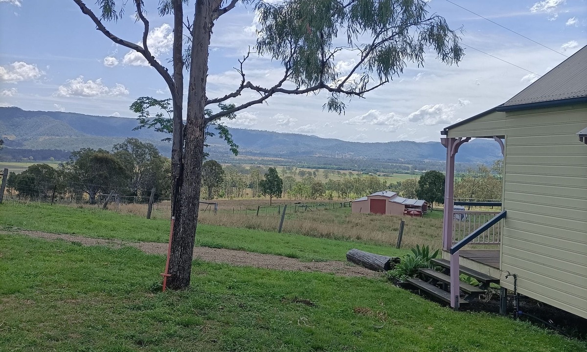 Moorang Cottage | Beautiful views in a country farm setting