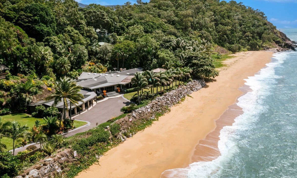 Trinity Beach House | Belle Escapes Trinity Beach Palace Luxury Estate