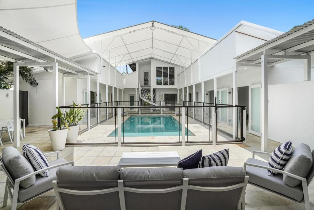 Trinity Beach House | Belle Escapes Villa Rosa just minutes to Trinity Beach