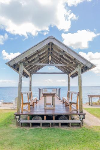 Amity Point Apartment | Belles on Ballow - Lorikeet Lodge - Absolute Waterfront