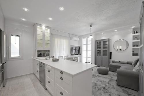Glyfada Apartment | Belva Blue Glyfada Modern 2BR Walk to Ctr & Beach