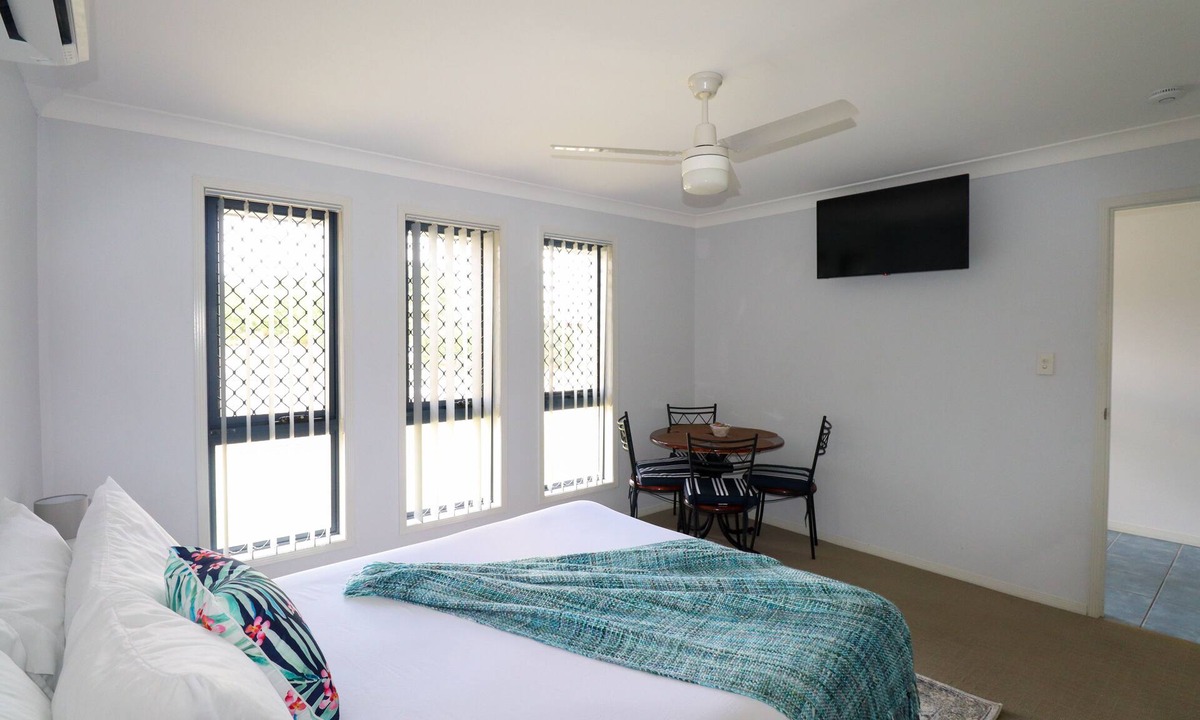 Morayfield House | BLK Stays Guest House Deluxe Front Units Morayfield