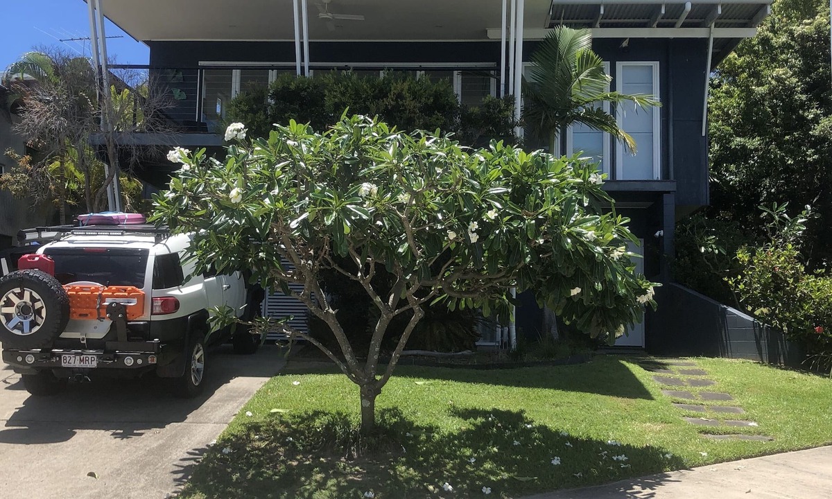Brisbane Waterfront House | Blue Moon Beach House. Fabulous views. Free Wifi. Airconditioned bedrooms.