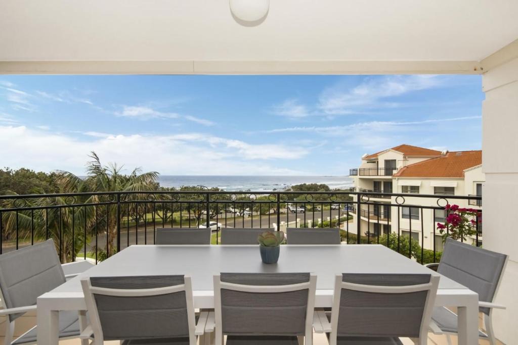 Yamba Apartment | Breakers Unit 2 12- Stone Real Estate Yamba