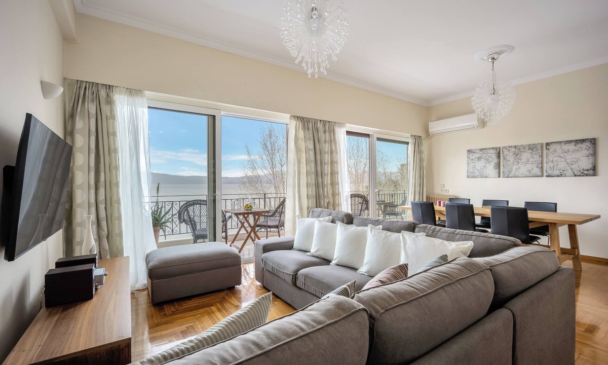 Chalcis Apartment | Bright Central Apartment with Splendid sea view!