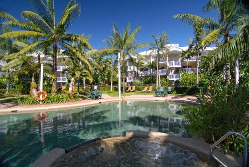 Cairns Beach Resort | Holloways Beach