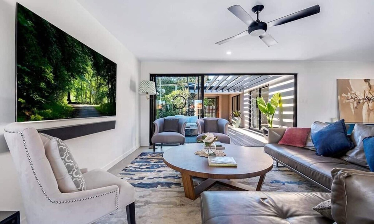 Surfers Paradise House | Capri Waterfront Oasis Pool, 4bd steps to Surfers