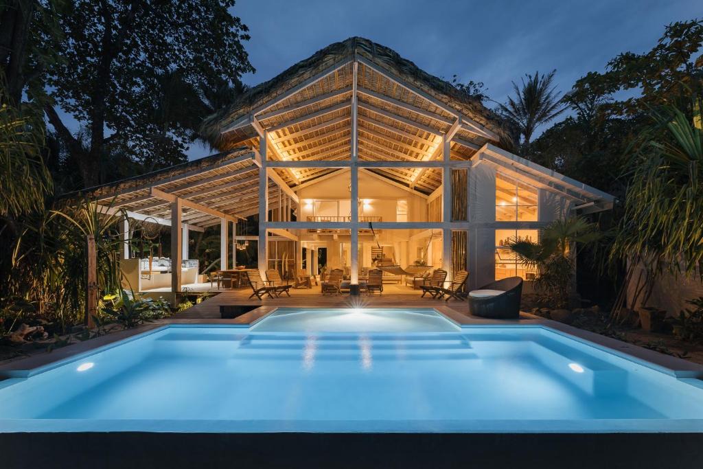 Carmen Villa | Casa Arena Beachfront Property