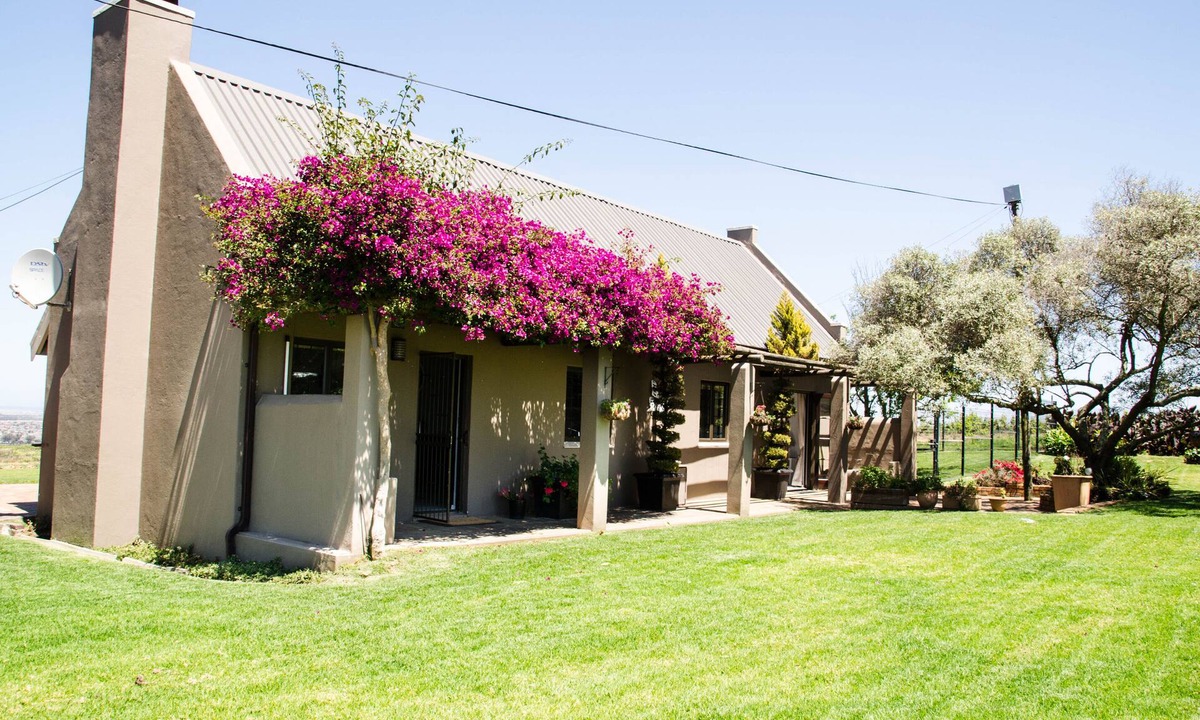 Trawal Cottage | CASA BIANCA at Lavinia Lifestyle