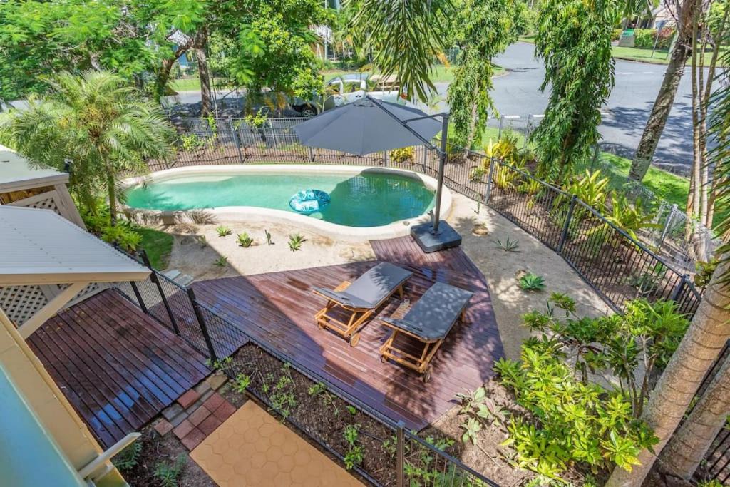 Holloways Beach Apartment | Casa De Playa - Beach Townhouse