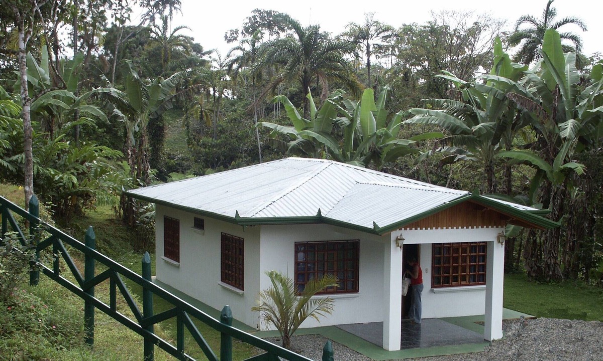 Baru House | Casa Jane in Alfombra / Tinamastes