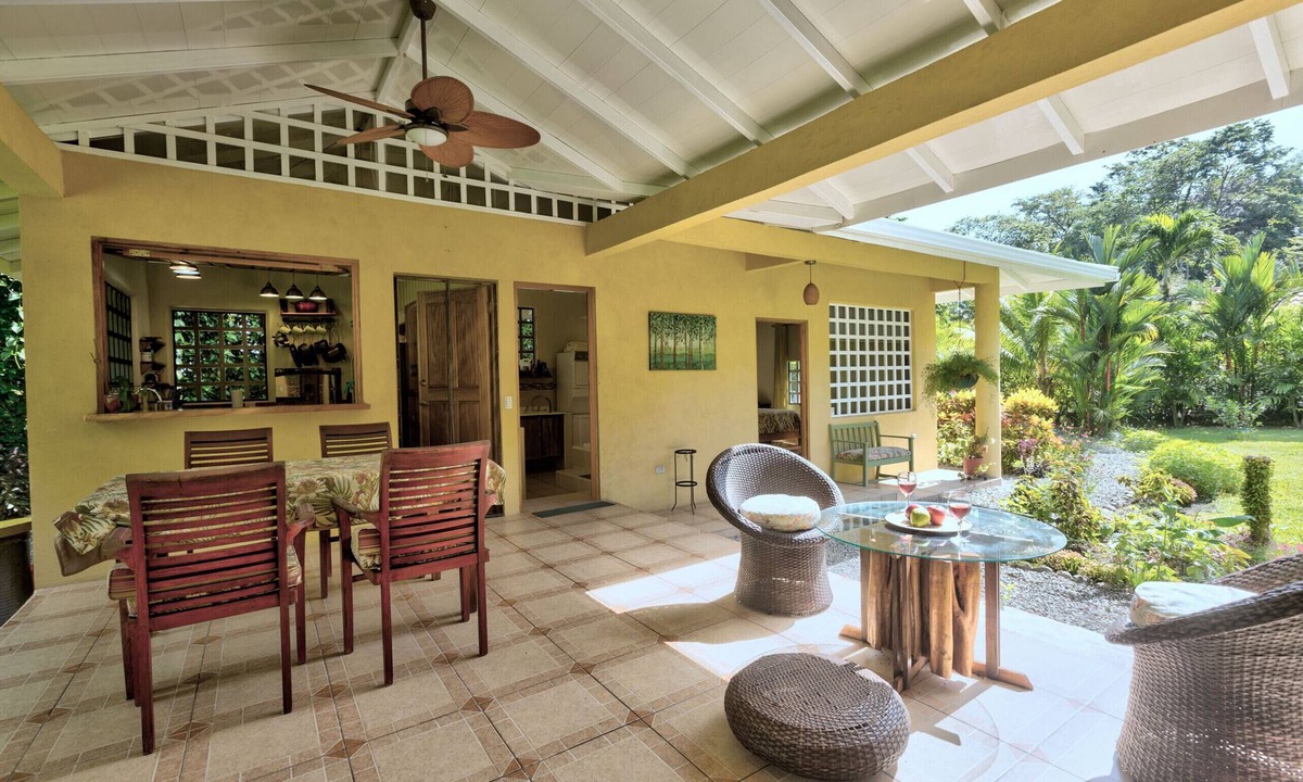 Chiguata Ski Chalet | Casa Mariposa Garden Hideaway 5 Min from Beach