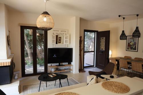 Perdhika Villa | CasaSmaragdi