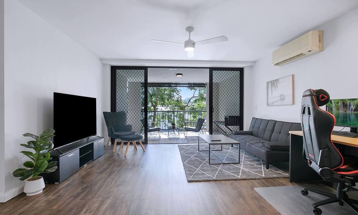 Toowong Apartment | Centro at Toowong Modern Spacious Living with Pool