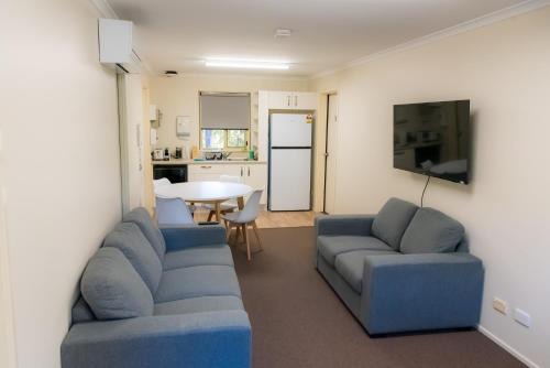 Chandler Hostel | Chandler Lodge and Cabins