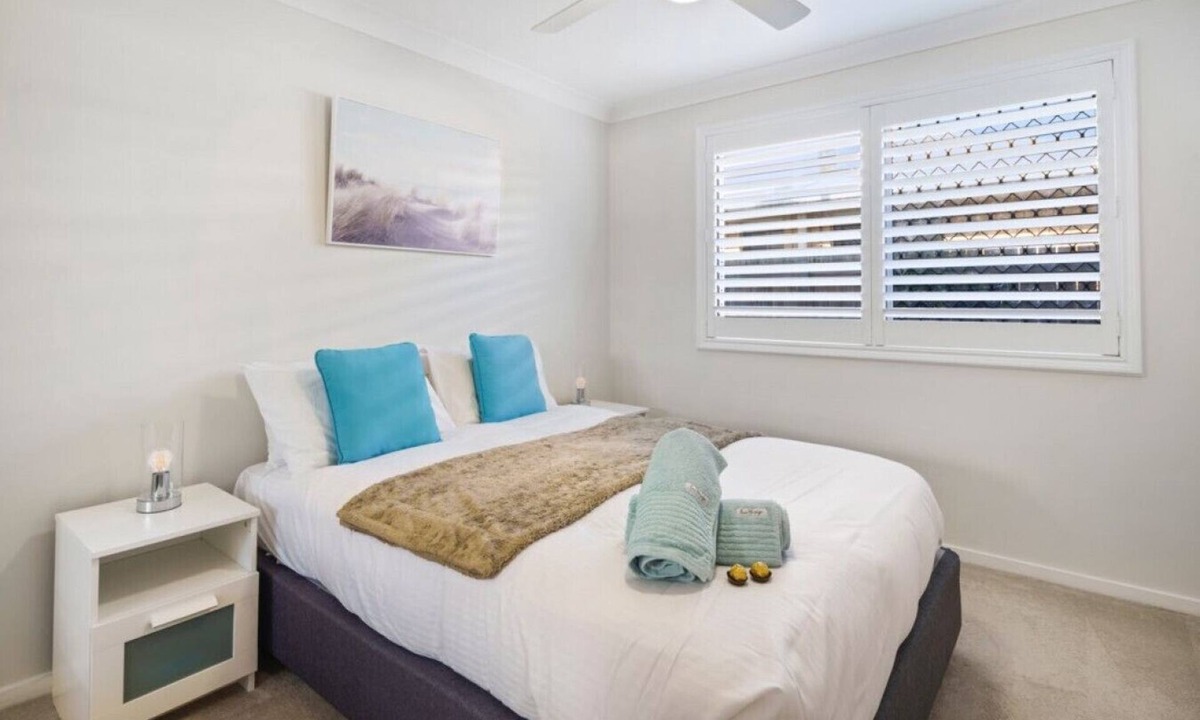 Buddina Apartment | Charming 1BR beachside retreat, steps from dog beach.