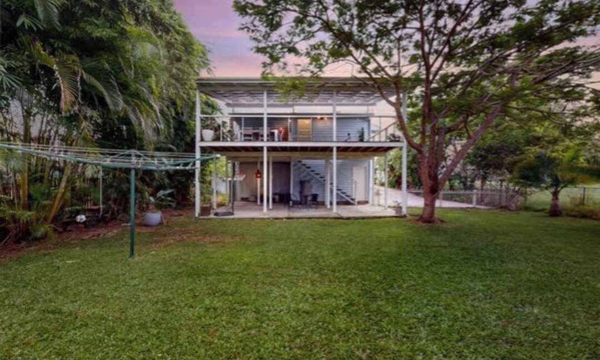 Beachmere House | Charming Queenslander in Beachmere: WiFi, A/C, Netflix, Kayo, Sleeps up to 10.