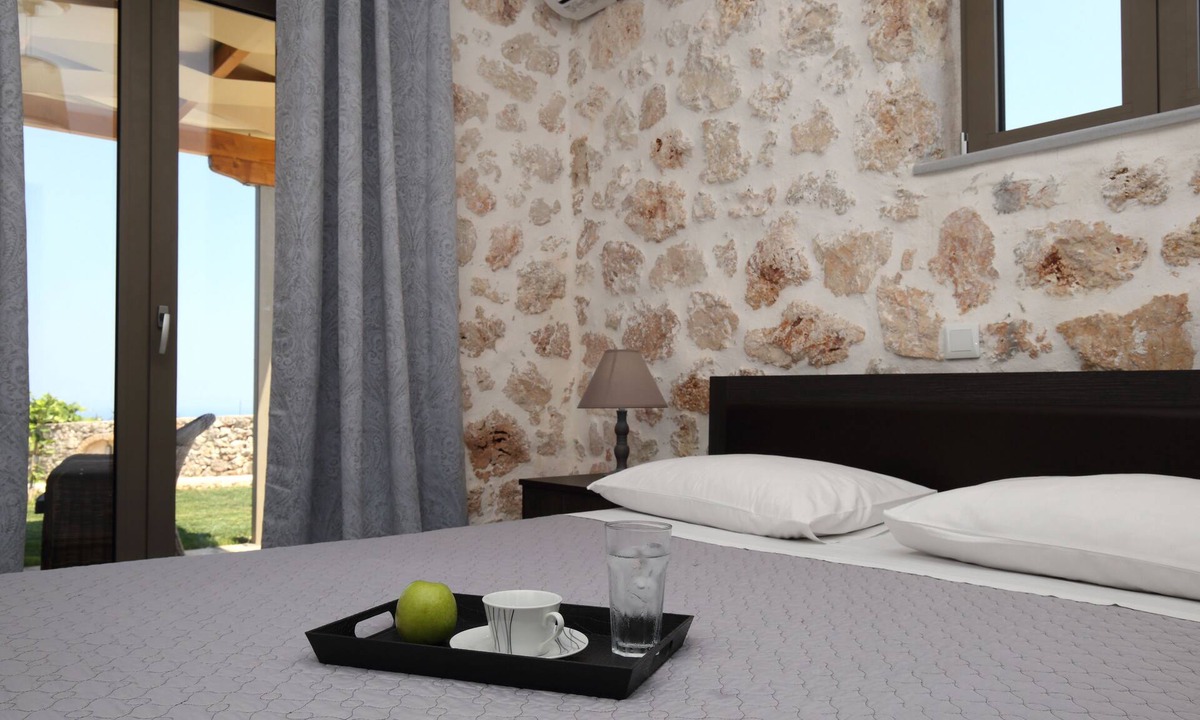 Kavallos Apartment | Charming suite Irida just few minutes from Kathisma & Mylos Beach
