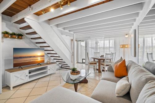 Mooloolaba House | Chic 2-Bed Cabin-Style Home by Mooloolaba Beach