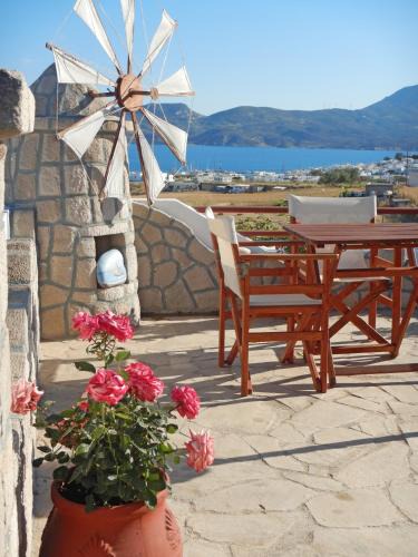 Adamas Bed & Breakfast | Christos rooms milos