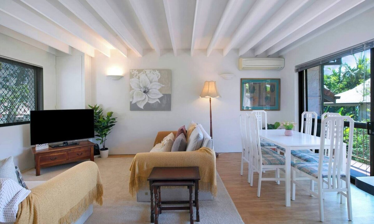 Indooroopilly House | Clarence Corner Contemporary meets Cottage Style
