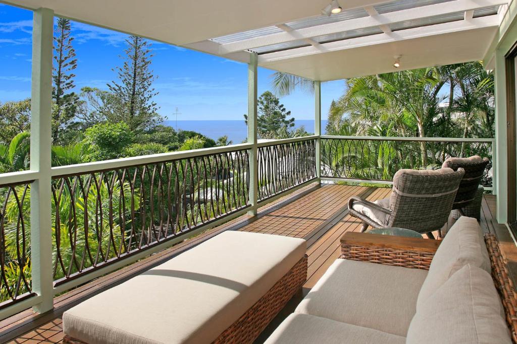 Sunshine Beach House | Coastal Pet Retreat with a View