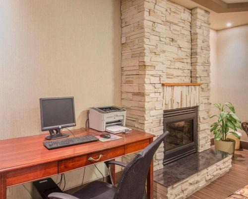 Banff Trail Hotel | Comfort Inn & Suites University