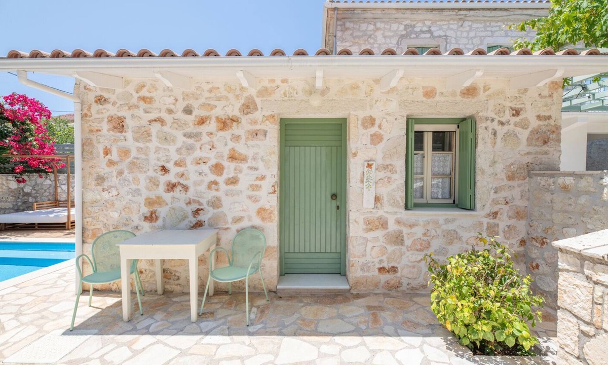 Spartochori Apartment | Cosy stone studio in village centre