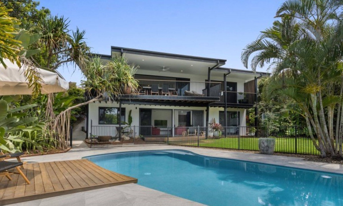 Castaways Beach House | Crusoe Court 3 - Tropical Oasis