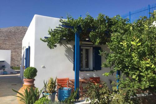 Tholaria House | Cycladic houses in rural surrounding 3
