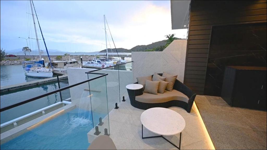 Nelly Bay House | Dacha on Maggie No#1 OPULENT AND LUXURIOUS