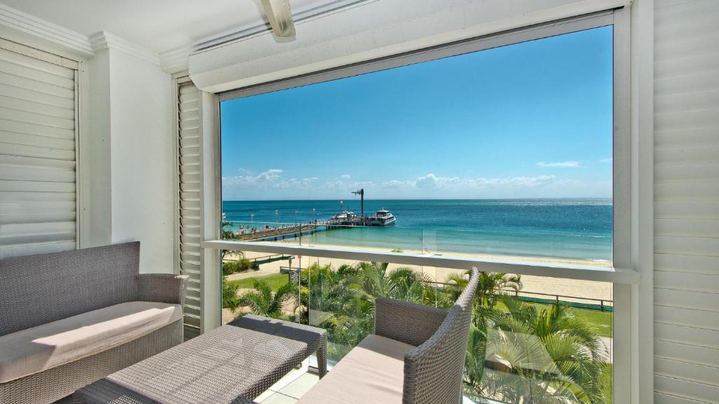 Brisbane Waterfront Apartment | Deep Blue Apartment 20 Tangalooma
