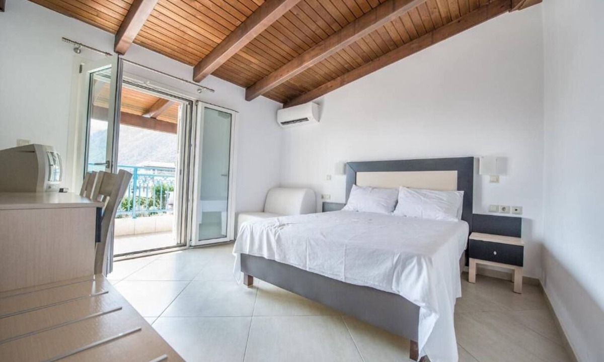 Kamena Vourla Hotel | DELLIS