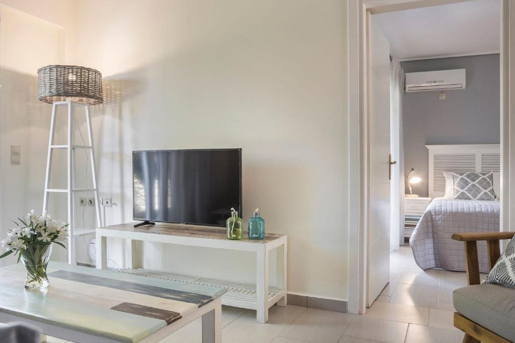 Karavomylos Villa | Deluxe Kefalonia Apartment 1 Bedroom Apartment Thalassa Tranquil Location & Access To Pool Karavomilos