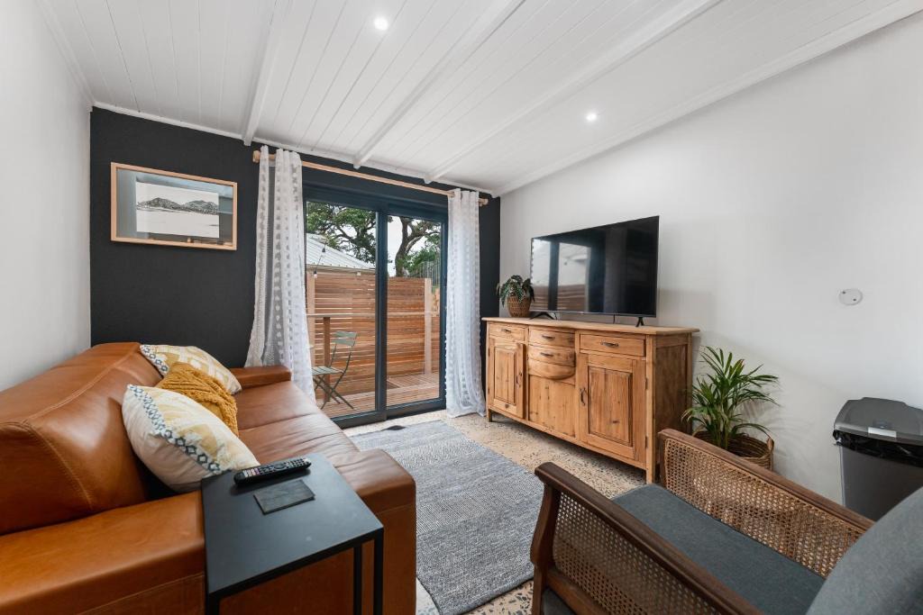 Umhlali Apartment | Dolphin Coast Doll House - quaint cottage close to the beach!