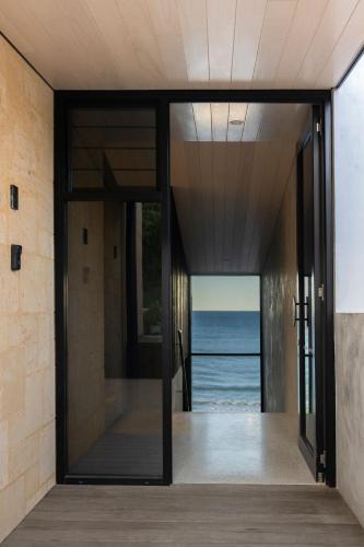 Sunshine Beach House | Elegant Beach House & Whale Watching Gem