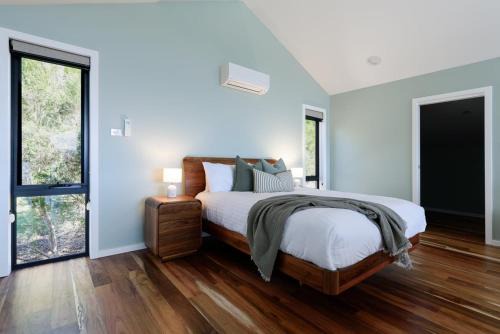 Legana House | Elevated Modern Escape with Tennis Court Access