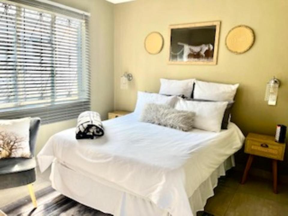 Embalenhle Apartment | Emba Guest lodge No loadshedding