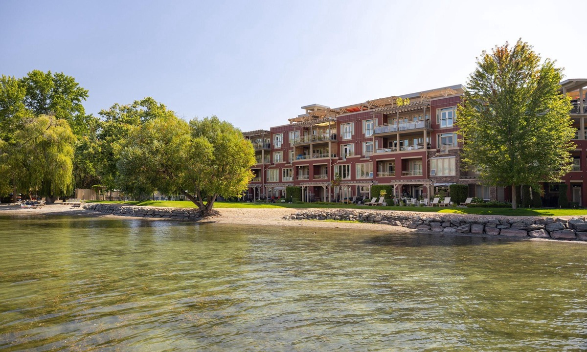 Vernon Resort | Executive Lakefront, 3 bed, 3 bath, boat slip, pool, hot tub, private beach