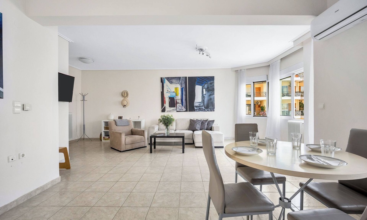 Chalcis Apartment | Fabulous central apartment close to the sea!