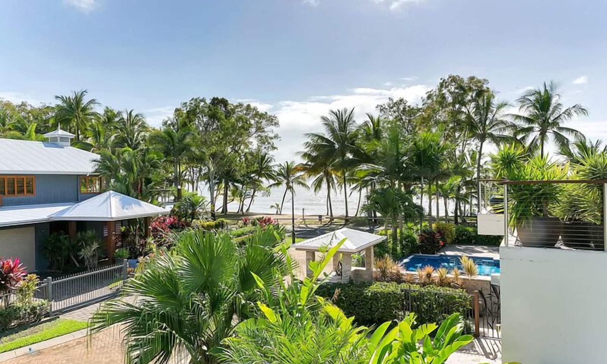 Clifton Beach House | Fantastic ocean and beach view holiday house.