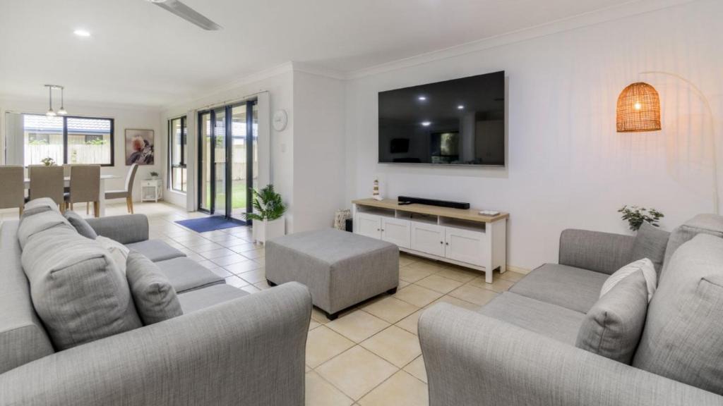 Banksia Beach House | Fernando's Beach Hideaway
