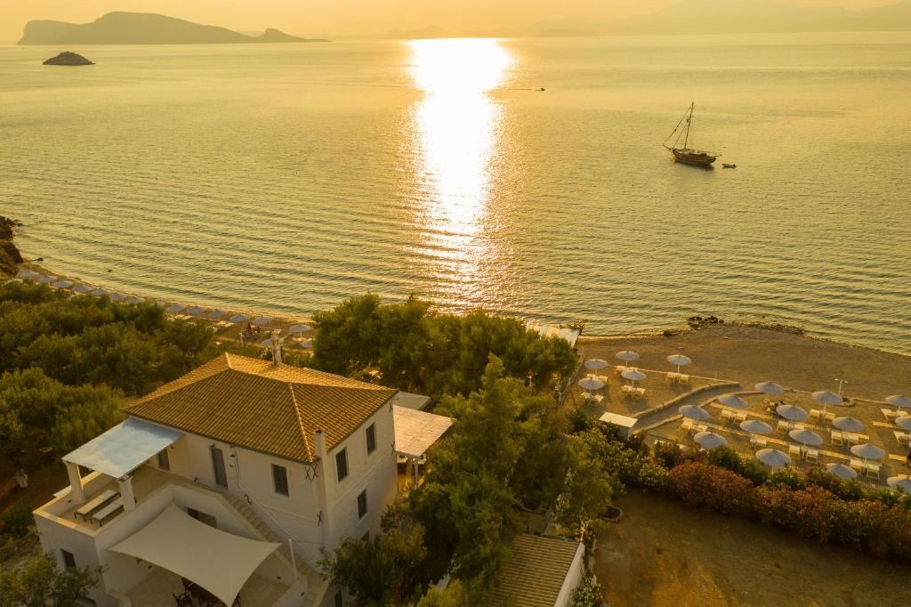 Hydra Hotel | Four Seasons Hydra Luxury Suites
