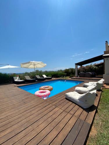 Kontsika Villa | Georges Villa Galaxidi, family, pool and garden