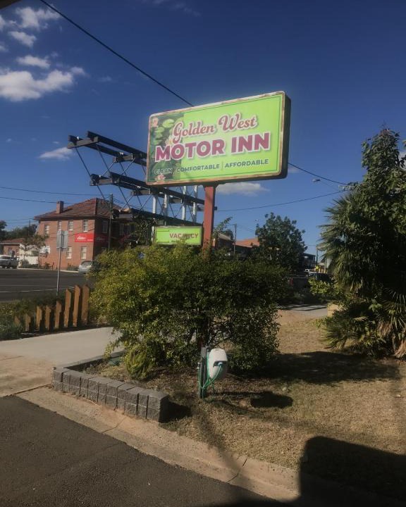 Miles Hotel | Golden West Motor Inn
