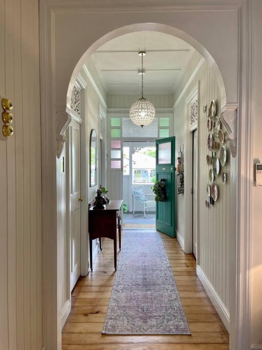 Booval House | Gorgeous Arthouse Queenslander In Ipswich