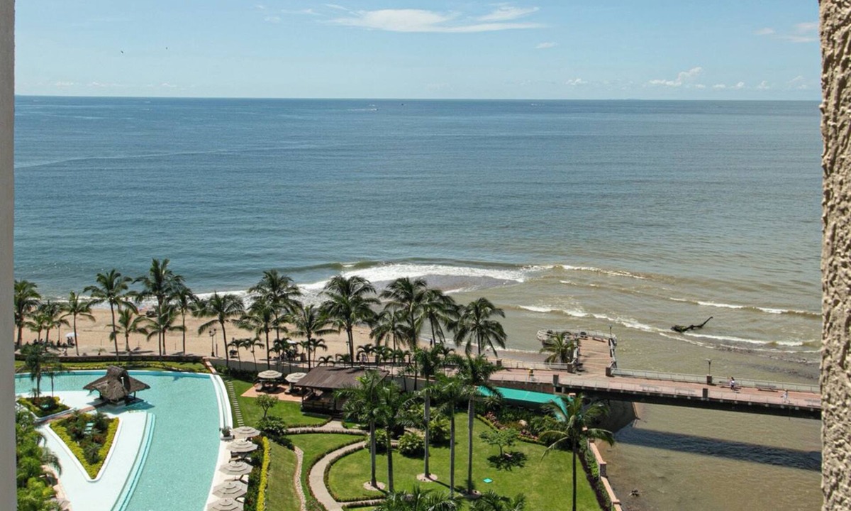 Romantic Zone Condo | Gorgeous Condo BEST VIEWS in Molino De Agua -Walking Distance to everything!