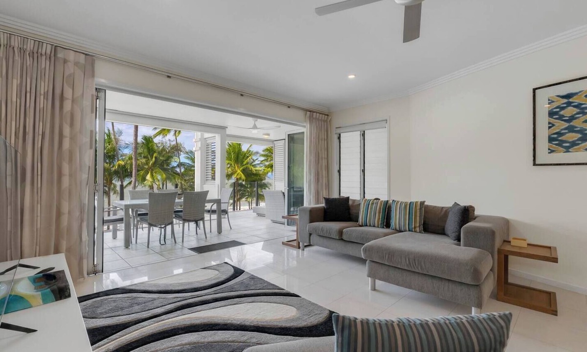 Palm Cove Apartment | Gris at Island Views Pool Paradise on the Beach