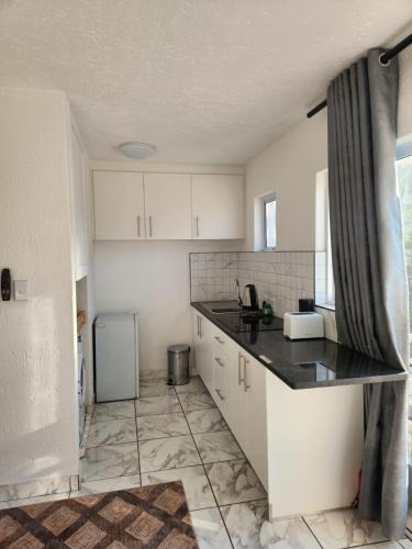 Sandown Apartment | Hayley's inn at village blues